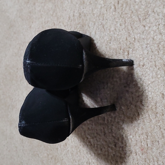 Women Heels 9 - Picture 2 of 4